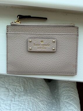 kate spade slim pebbled leather card wallet in light taupe with gold hardware